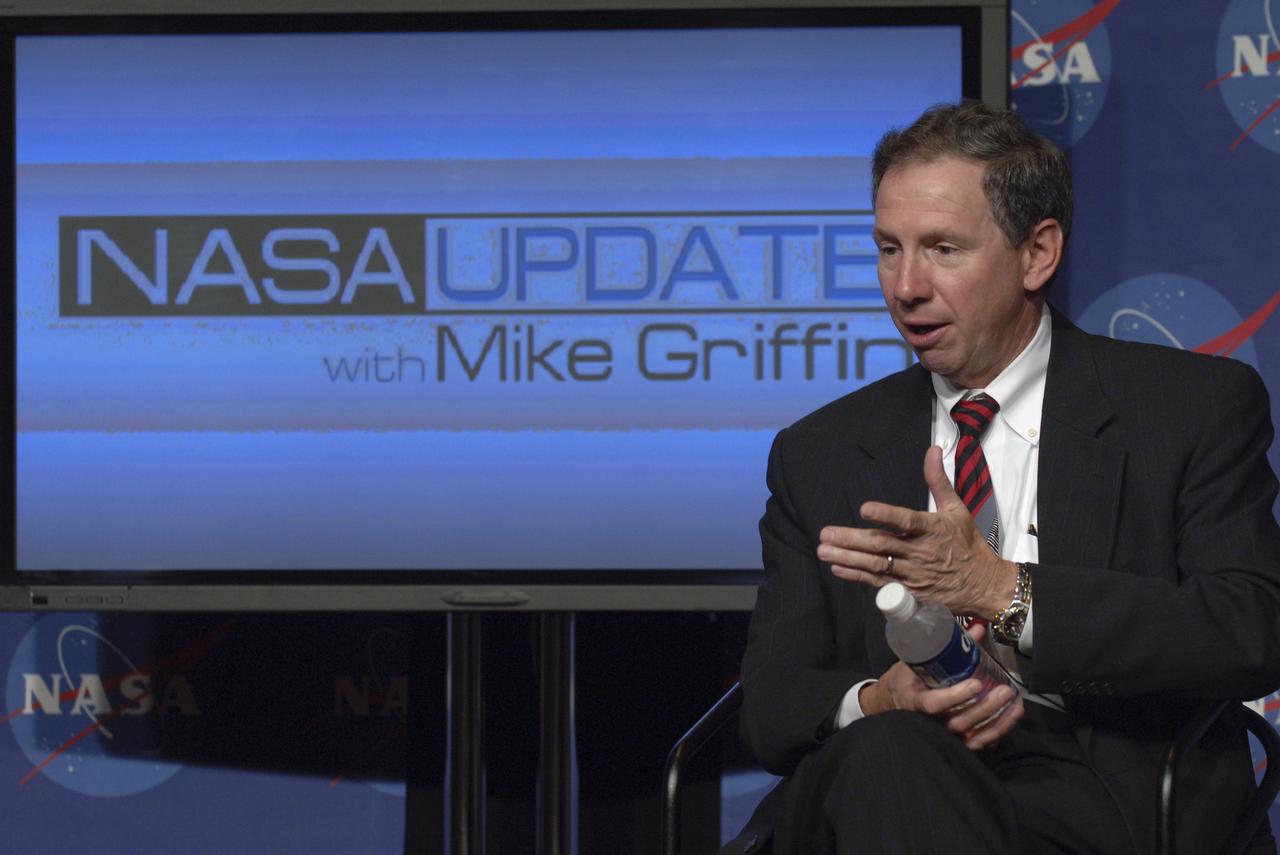 NASA Administrator Michael Griffin talks with employees during a NASA Update program at NASA Headquarters, Tuesday, June 28, 2005, in Washington.  Photo Credit: (NASA/Bill Ingalls)