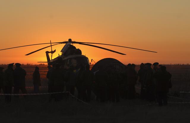 NASA image: Expedition 11 Landing