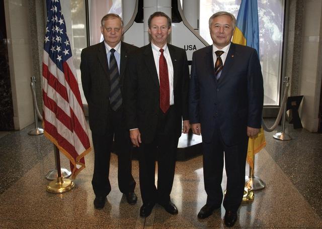 NASA image: Michael Griffin Meets With Ukrainian Officials