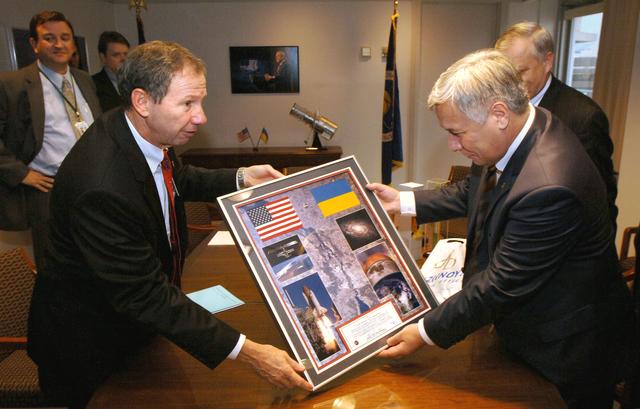 NASA image: Michael Griffin Meets With Ukrainian Officials