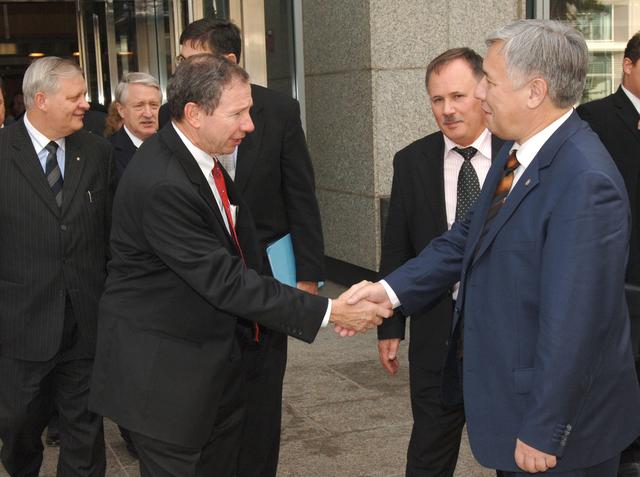 NASA image: Michael Griffin Meets With Ukrainian Officials