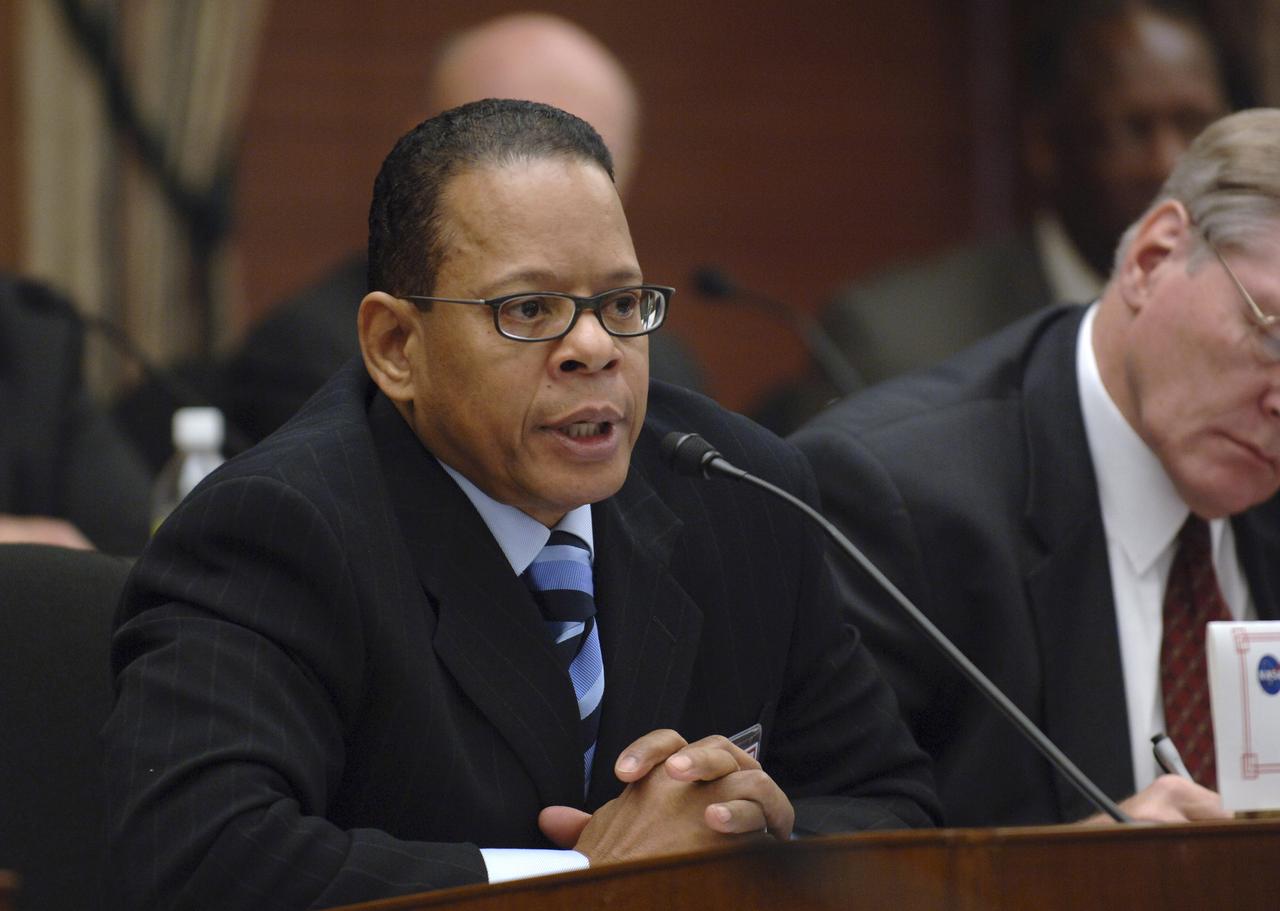 Wendell Maddox speaks during the NASA Advisory Council meeting held at the Rayburn Building, Tuesday, Nov. 29, 2005, in Washington.  Photo Credit: (NASA/Bill Ingalls)