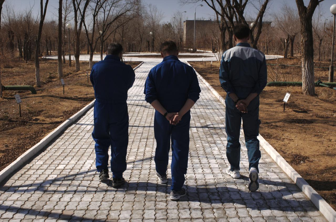 Backup Expedition 13 Commander Fyodor N. Yurchikhin, left, Michael Fincke, NASA backup Flight Engineer and Science Officer, and backup Soyuz crew member Sergei Volkov, right, take a break from training at the Cosmonaut Hotel in Baikonur, Kazakhstan Saturday, March 25, 2006. Photo Credit: (NASA/Bill Ingalls)