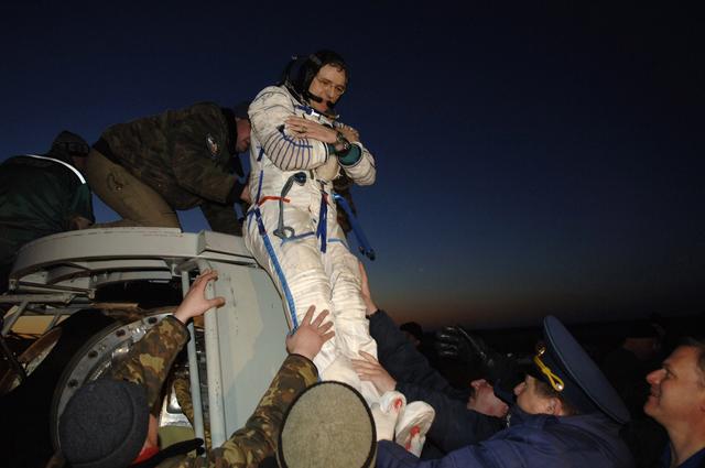 NASA image: Expedition 12 Landing