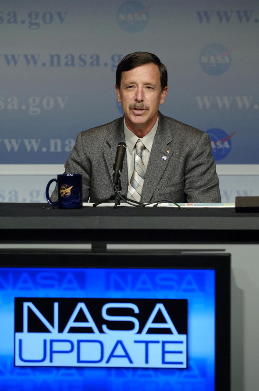 Scott J. Horowitz, NASA Associate Administrator for Exploration Systems, announces to NASA employees and members of the media the responsibilities of the NASA centers associated with the Constellation Program for robotic and human Moon and Mars exploration on Wednesday, June 5, 2006, at NASA Headquarters in Washington. Photo Credit: (NASA/Bill Ingalls)