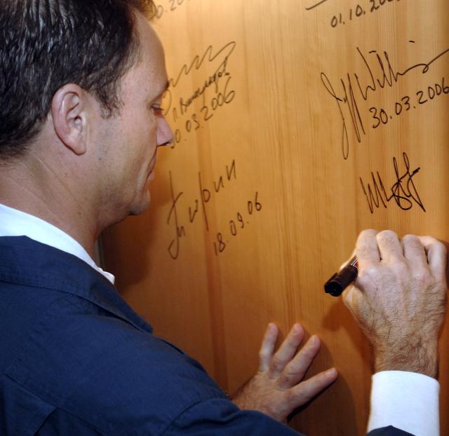 NASA image: Expedition 14 Preflight