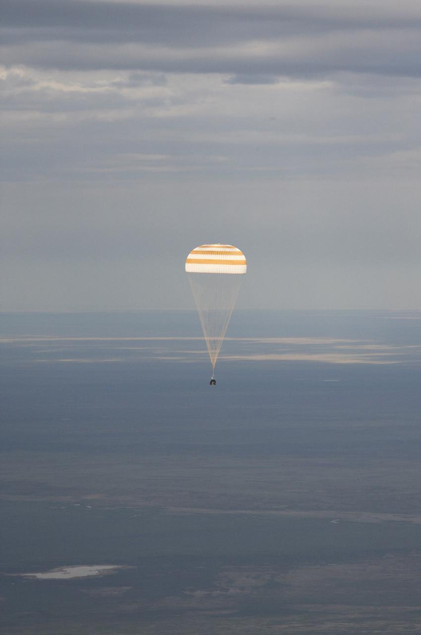 Expedition 14 Commander Michael Lopez-Alegria, Flight Engineer Mikhail Tyurin and American spaceflight participant Charles Simonyi land in their Soyuz TMA-9 spacecraft southwest of Karaganda, Kazakhstan at approximately 6:30 p.m. local time, Friday, April 21, 2007. Photo Credit: (NASA/Bill Ingalls)