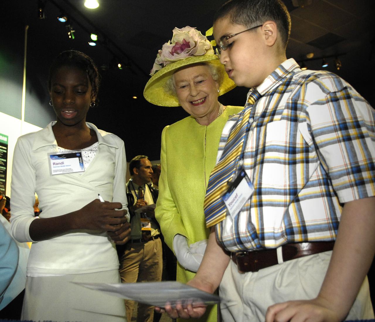 Queen Elizabeth II talks with students at a NASA Explorer School Workshop, at NASA's Goddard Spaceflight Center, Tuesday, May 8, 2007, in Greenbelt, Md.  Queen Elizabeth II and her husband, Prince Philip, Duke of Edinburgh, visited the NASA Goddard Space Flight Center as one of the last stops on their six-day United States visit.  Photo Credit: (NASA/Pat Izzo)