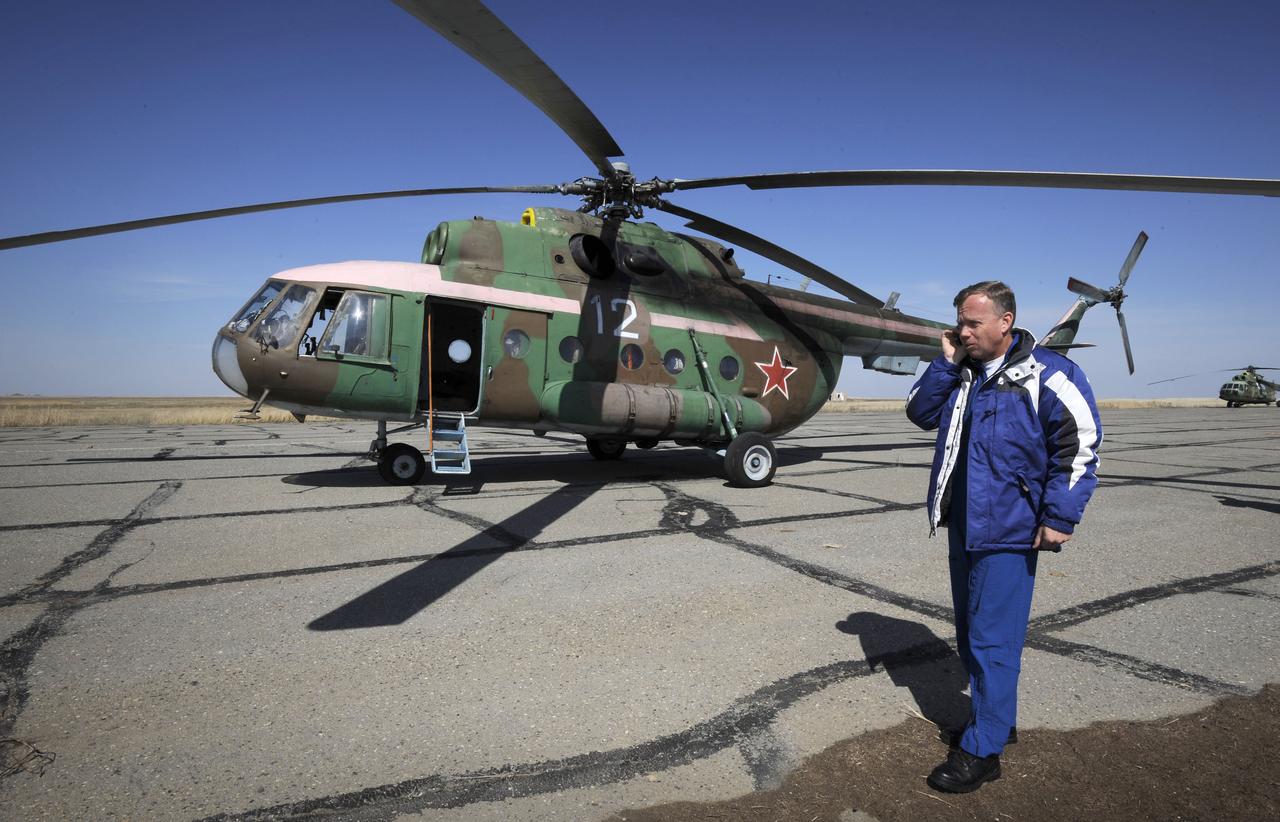 Chief of NASA's Astronaut office, Steve Lindsey, receives information at the Arkalyk airport in Kazakhstan, Friday, April 19, 2008, on the landing of the Expedition 16 crew in the Soyuz TMA-11 capsule. The Soyuz made a ballistic landing, touching down more then 400 kilometers short of the intended target in central Kazakhstan. Photo Credit: (NASA/Bill Ingalls)