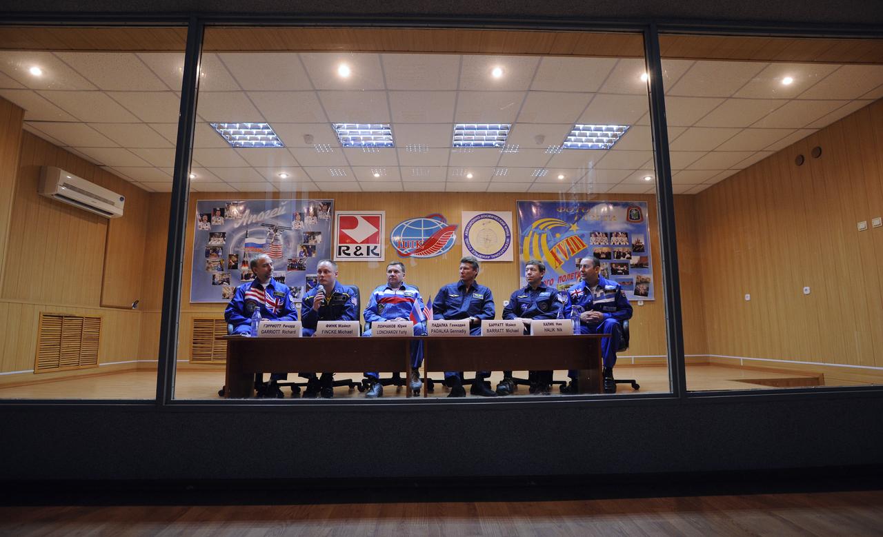The quarantined crew, from left, American spaceflight participant Richard Garriott, Expedition 18 Commander Michael Fincke, Flight Engineer Yuri V. Lonchakov, back up Expedition 18 Commander Gennady Padalka, Flight Engineer Mike Barratt and spaceflight participant Nik Halik answer reporters questions during a press conference at the Cosmonaut Hotel, Saturday, Oct. 11, 2008, in Baikonur, Kazakhstan. Fincke, Lonchakov and Garriott are scheduled to launch Oct. 12 and dock with the International Space Station on Oct. 14. Fincke and Lonchakov will spend six months on the station, while Garriott will return to Earth Oct. 24 with two of the Expedition 17 crew members currently on the International Space Station. Photo Credit: (NASA/Bill Ingalls)