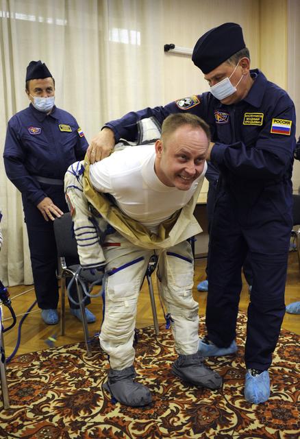 Expedition 18 Suit-up