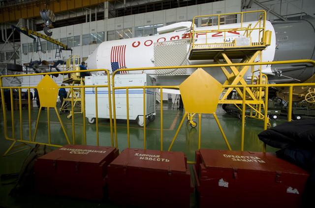 Expedition 19 Soyuz Assembly