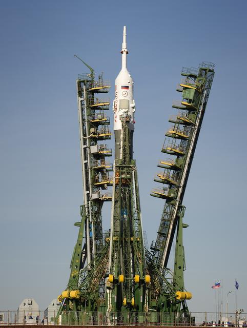 NASA image: Expedition 19 Soyuz Erection