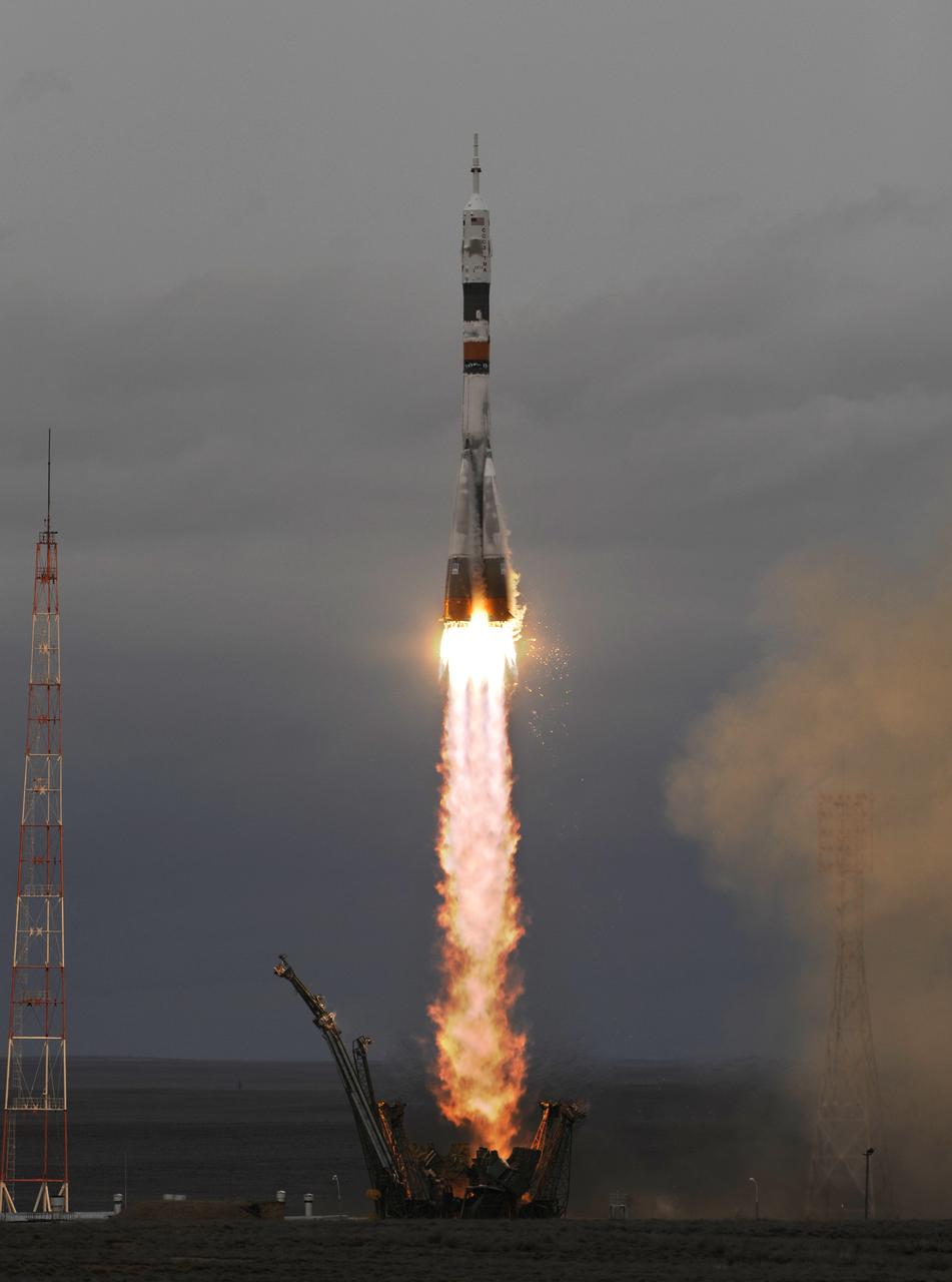 The Soyuz TMA-14 launches from the Baikonur Cosmodrome in Kazakhstan on Thursday, March 26, 2009 carrying Expedition 19 Commander Gennady I. Padalka, Flight Engineer Michael R. Barratt and Spaceflight Participant Charles Simonyi to the International Space Station. (Photo Credit: NASA/Bill Ingalls)