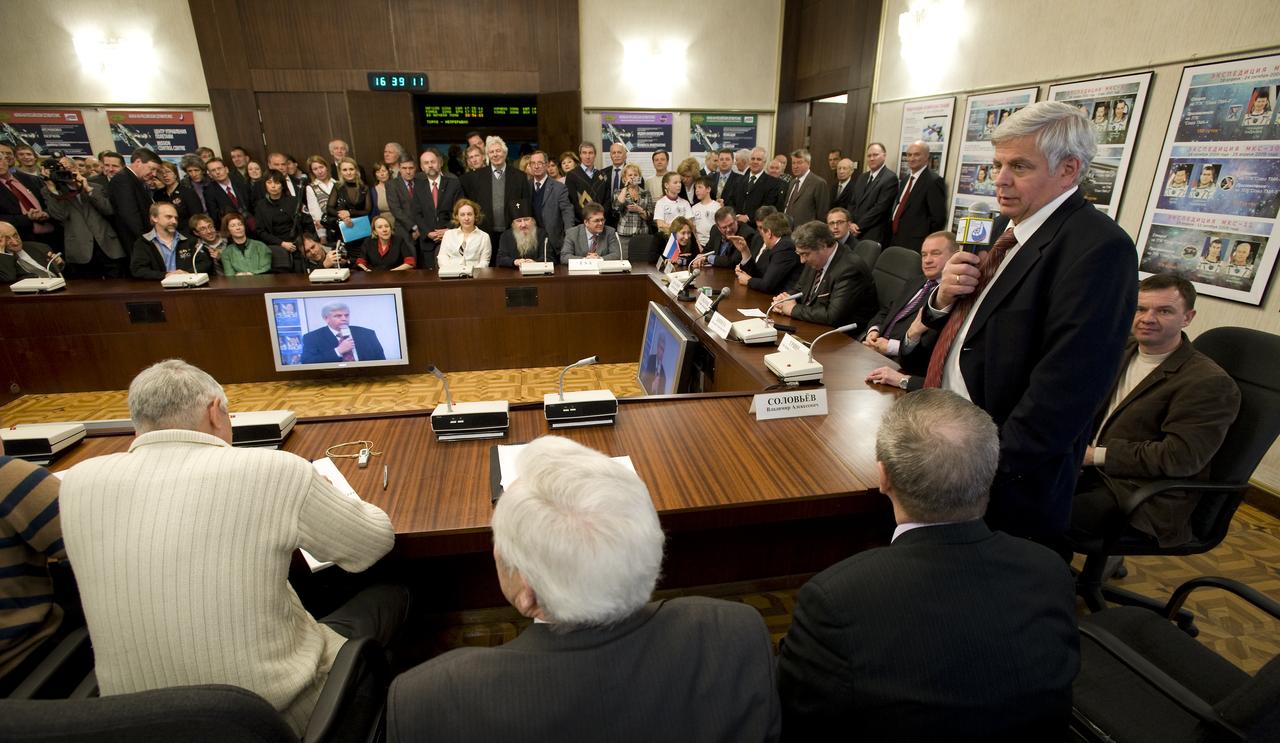 Vladimir Solovyov, Chief Flight Director, MCC-M, answers reporters questions during a Soyuz post-docking press conference at the Russian mission Control Center in Korolev, Russia on Saturday March 28, 2009. The Soyuz TMA-14 docked to the International Space Station carrying Expedition 19 Commander Gennady I. Padalka, Flight Engineer Michael R. Barratt and Spaceflight Participant Charles Simonyi. Photo Credit: (NASA/Bill Ingalls)