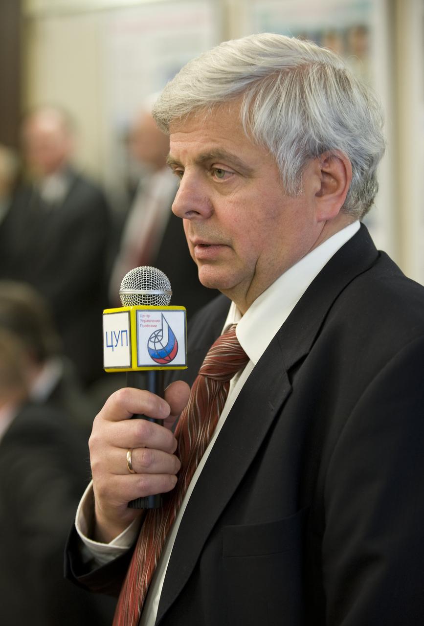 Vladimir Solovyov, Chief Flight Director, MCC-M, answers reporters questions during a Soyuz post-docking press conference at the Russian mission Control Center in Korolev, Russia on Saturday March 28, 2009. The Soyuz TMA-14 docked to the International Space Station carrying Expedition 19 Commander Gennady I. Padalka, Flight Engineer Michael R. Barratt and Spaceflight Participant Charles Simonyi. Photo Credit: (NASA/Bill Ingalls)