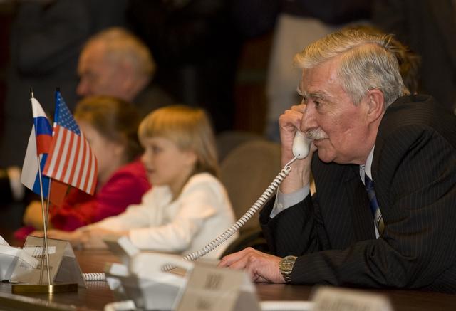 Expedition 19 Docks to ISS