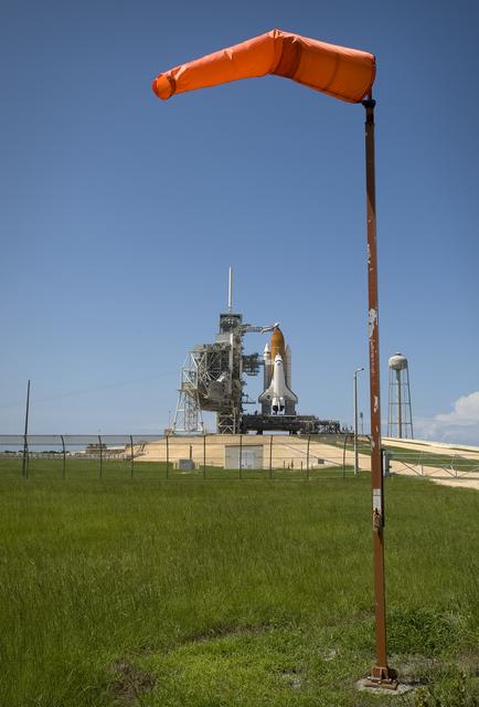 NASA image: Space Shuttle Endeavour on Pad 39a