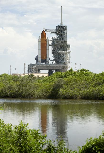 NASA image: Space Shuttle Endeavour on Pad 39a