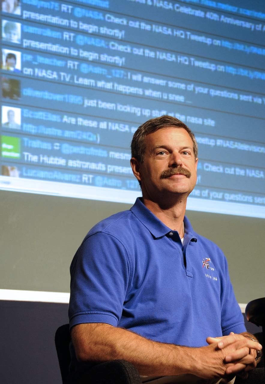 NASA Astronaut and STS-125 Mission Pilot Scott Altman prepares to give a presentation with fellow STS-125 shuttle mission crew members at the NASA Tweetup event held at NASA Headquarters, July 21, 2009 in Washington. Nearly 200 of NASA’s Twitter followers are in attendance.  Photo Credit: (Carla Cioffi)