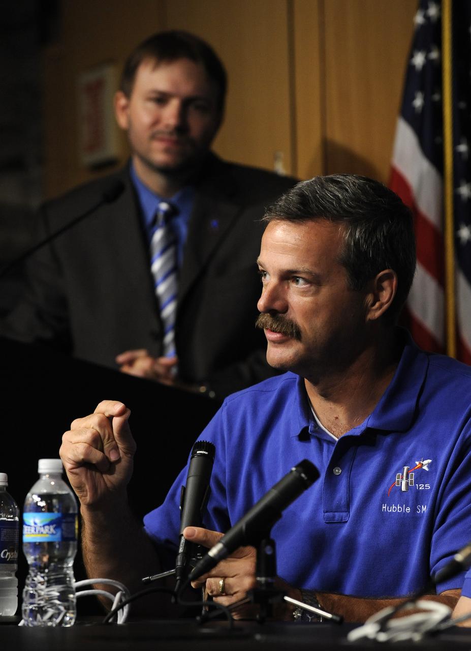 NASA Astronaut and STS-125 Mission Pilot Scott Altman answers questions at the NASA Tweetup event held at NASA Headquarters, July 21, 2009 in Washington. Nearly 200 of NASA’s Twitter followers are in attendance.  Photo Credit: (Carla Cioffi)