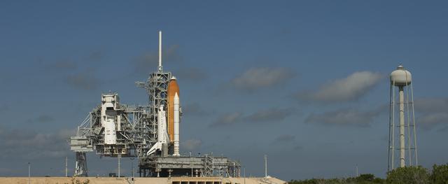 NASA image: STS-128 Space Shuttle Discovery on Pad 39a