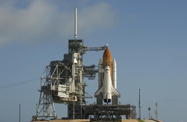 NASA image: STS-128 Space Shuttle Discovery on Pad 39a
