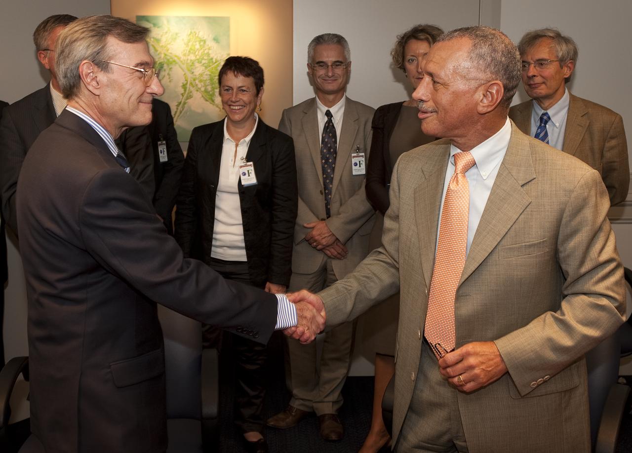 French Space Agency President Yannick d’Escatha, left, and NASA Administrator Charles Bolden shake hands after having signed four agreements in support of U.S. and French space cooperation during a ceremony at NASA headquarters in Washington, Thursday, Sept. 17, 2009. Photo Credit: (NASA/Bill Ingalls)