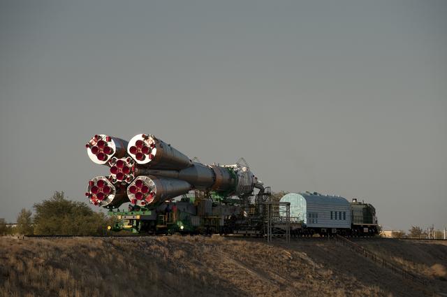Expedition 21 Soyuz Rollout