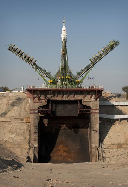 Expedition 21 Soyuz Rollout