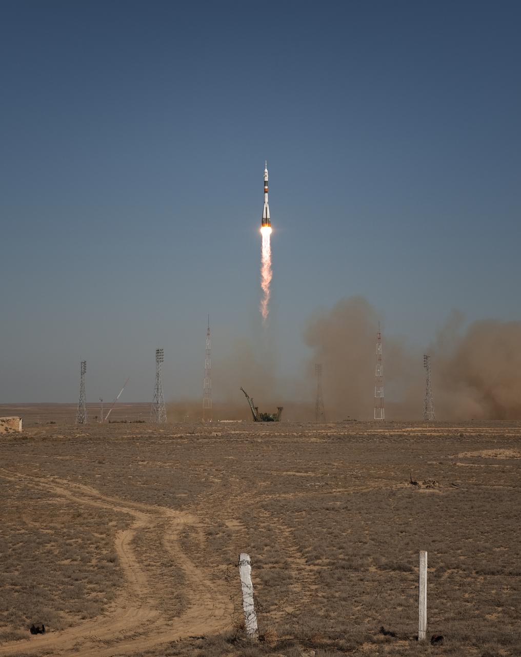 The Soyuz TMA-16 launches from the Baikonur Cosmodrome in Kazakhstan on Wednesday, Sept. 30, 2009 carrying Expedition 21 Flight Engineer Jeffrey N. Williams, Flight Engineer Maxim Suraev and Spaceflight Participant Guy Laliberté to the International Space Station. (Photo Credit: NASA/Bill Ingalls)