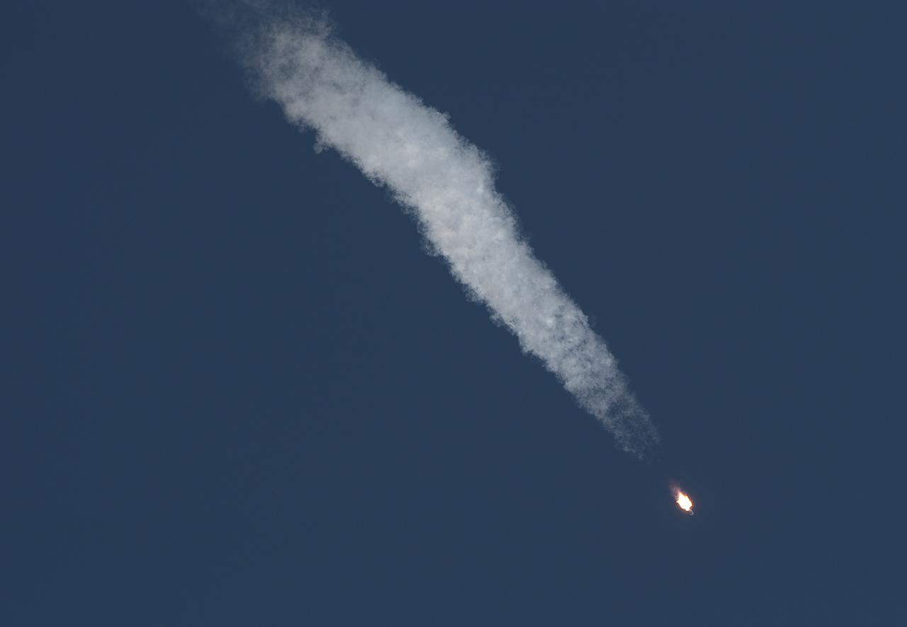 The Soyuz TMA-16 launches from the Baikonur Cosmodrome in Kazakhstan on Wednesday, Sept. 30, 2009 carrying Expedition 21 Flight Engineer Jeffrey N. Williams, Flight Engineer Maxim Suraev and Spaceflight Participant Guy Laliberté to the International Space Station. (Photo Credit: NASA/Bill Ingalls)