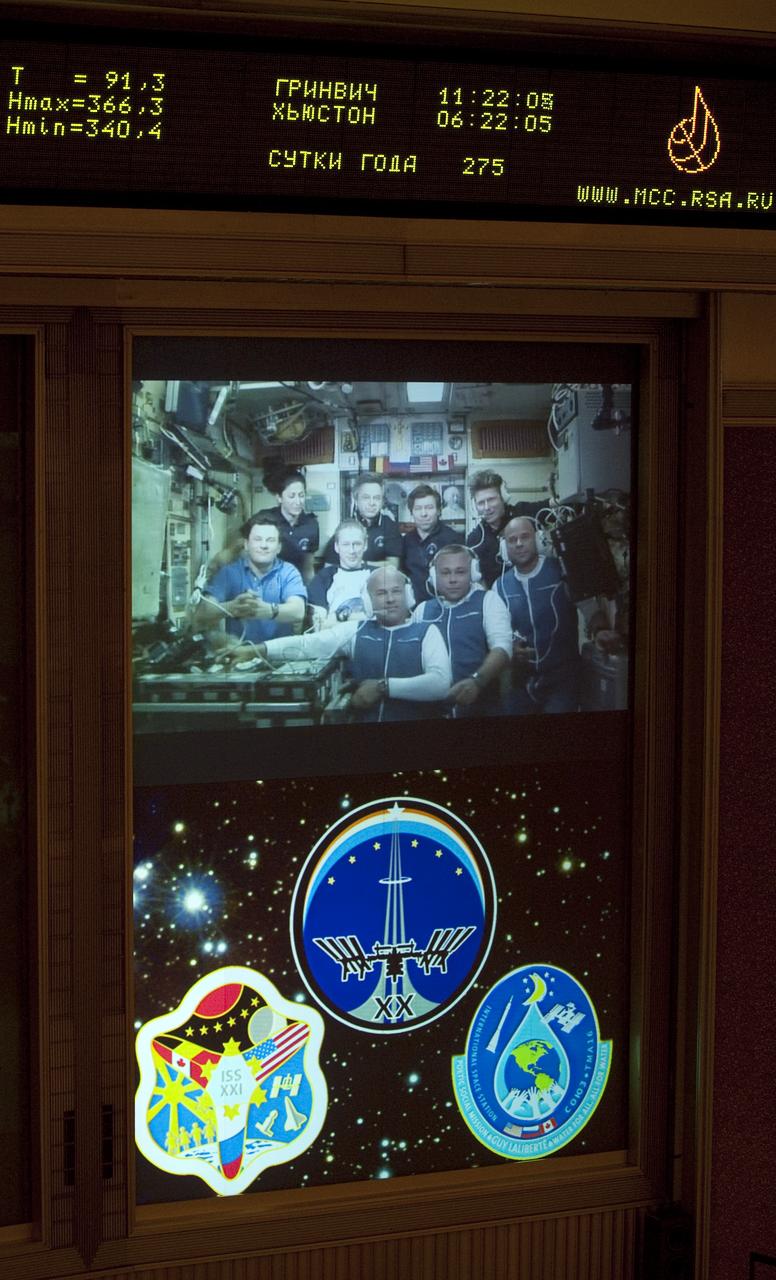 The entire crew onboard the International Space Station (ISS) can be seen on a screen of the Mission Control Center Moscow in Korolev, Russia shortly after the successful docking of the Soyuz TMA-16 spacecraft with the International Space Station marking the start of Expedition 21 with Flight Engineer Jeffrey N. Williams, Expedition 21 Flight Engineer Maxim Suraev, and Spaceflight Participant Guy Laliberté, Friday, Oct. 2, 2009. Photo Credit: (NASA/Bill Ingalls)