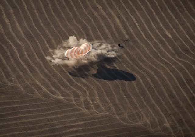 NASA image: Expedition 20 Landing