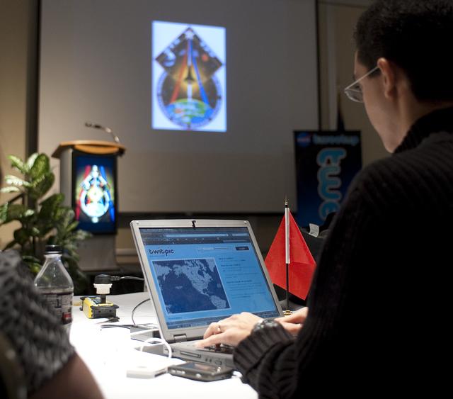 NASA image: STS-129 Tweetup