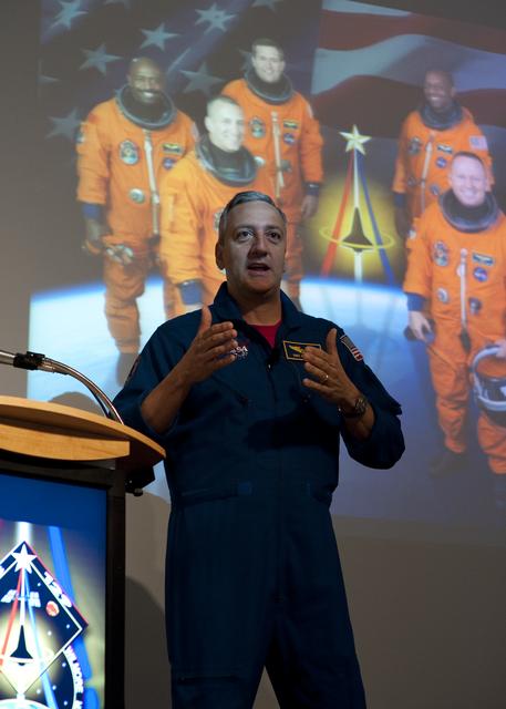 NASA image: STS-129 Tweetup