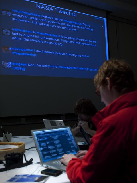 NASA image: STS-129 Tweetup