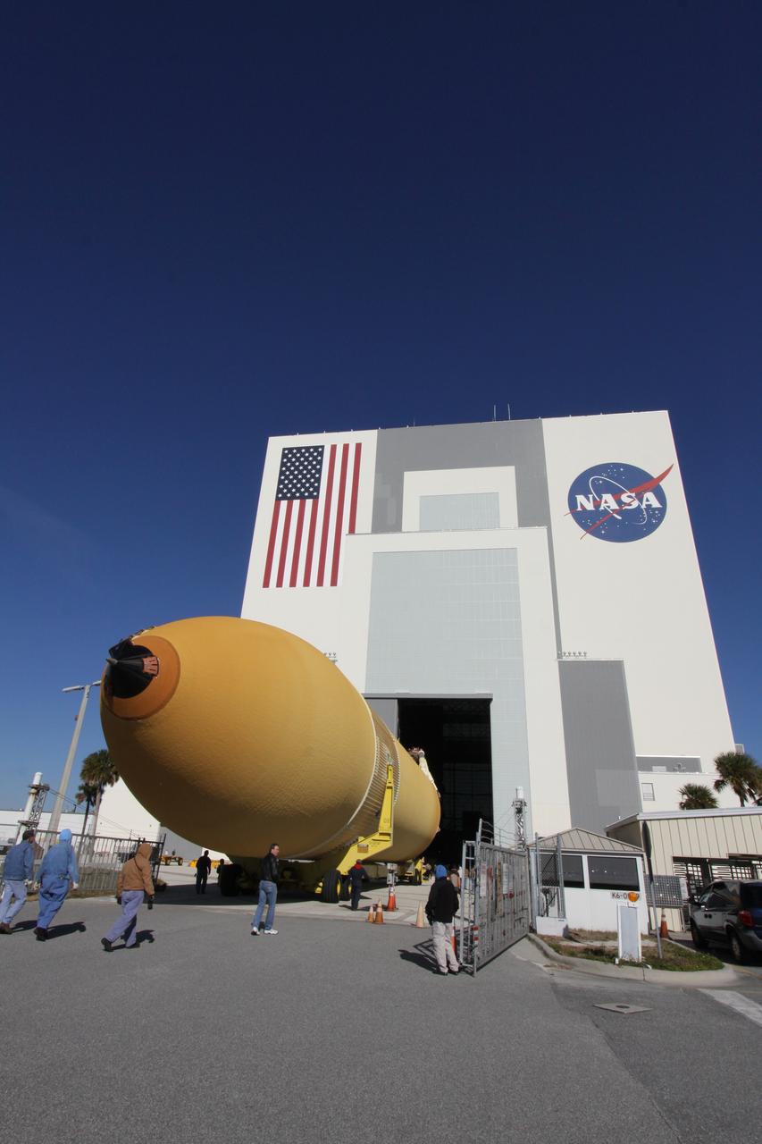 STS-131 ET-135 Offload from Barge & Xfer to VAB