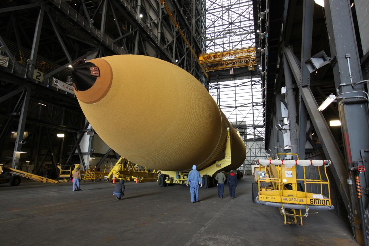 STS-131 ET-135 Offload from Barge & Xfer to VAB