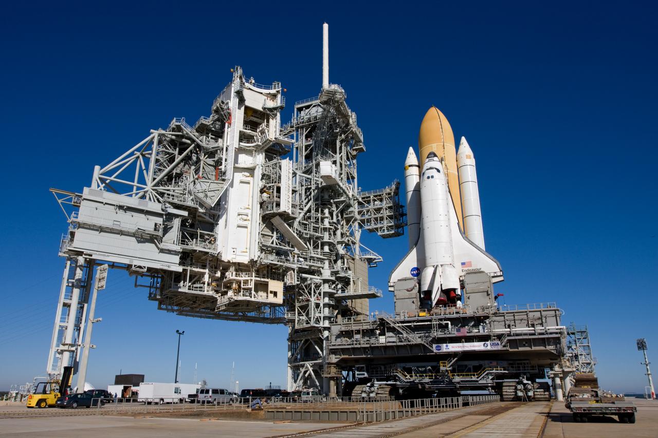 STS-130 ENDEAVOUR ROLLOUT - INCLUDES HARDDOWN