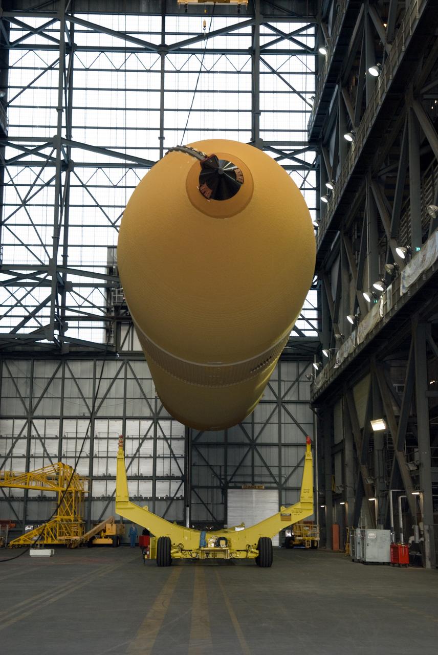 STS-131 ET-135 MOVE TO TEST CELL