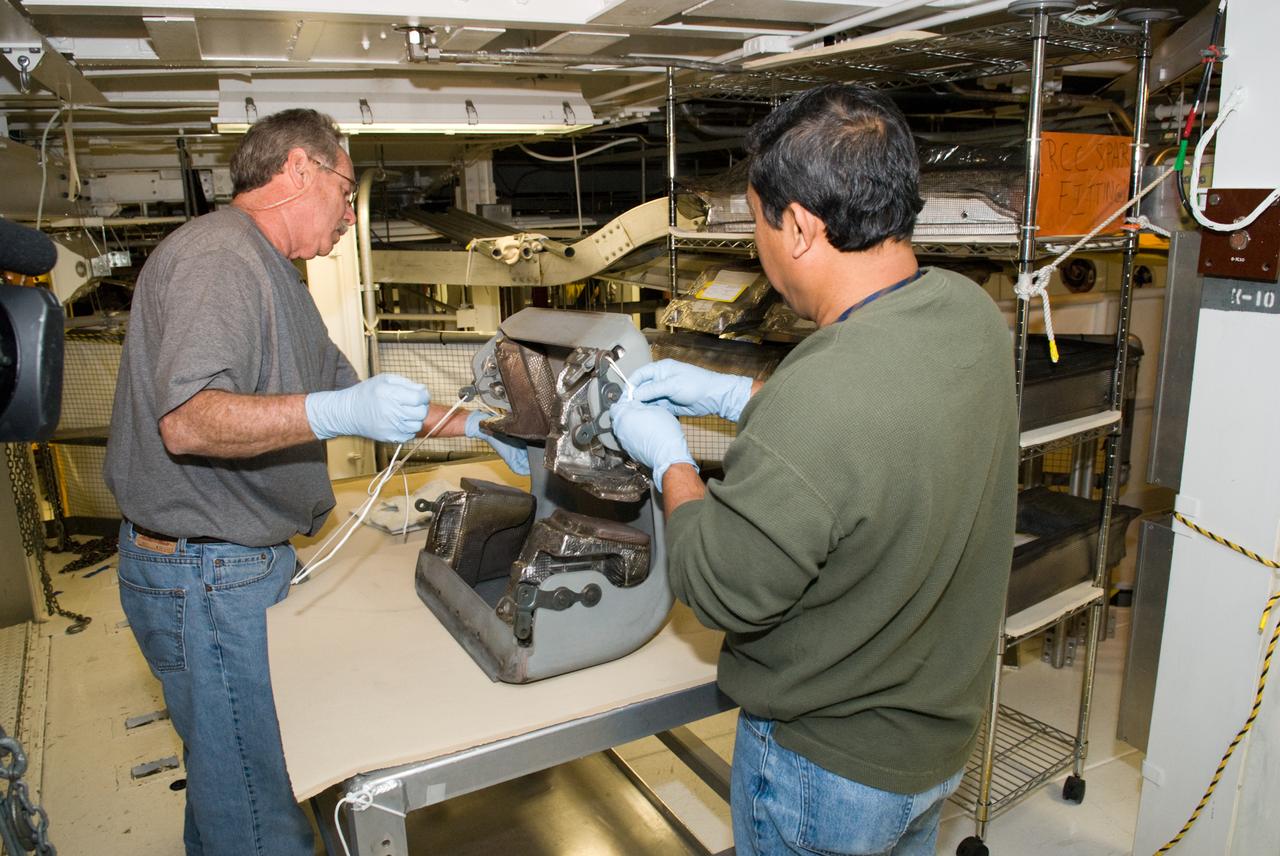 STS-132 ATLANTIS - RCC PANEL REMOVAL