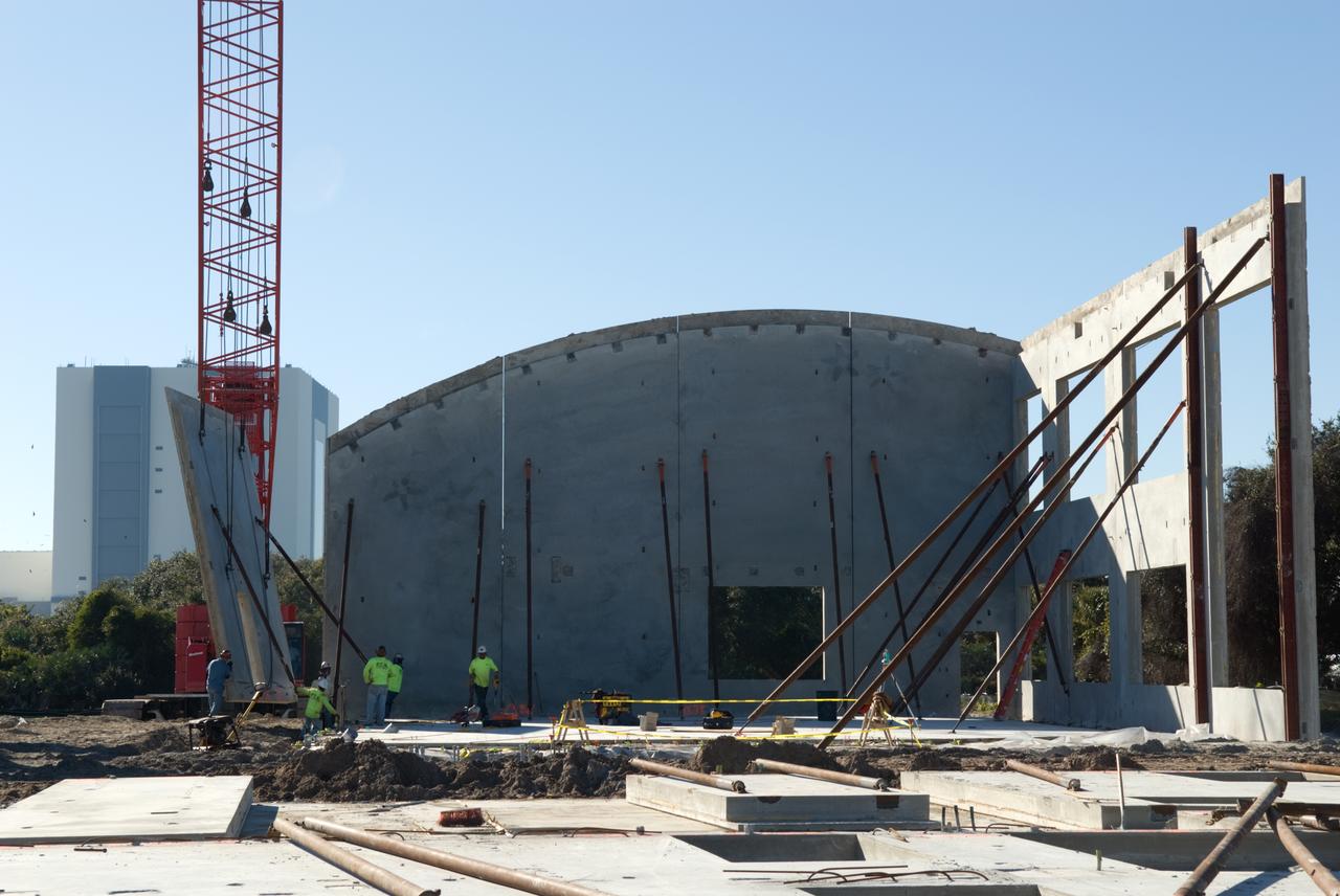 LEED PROPELLANT PROJECT CONSTRUCTION PROGRESS - WALLS GOING UP W/ CRANE