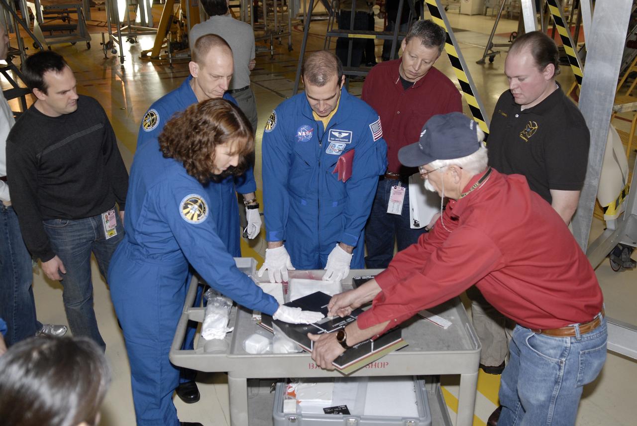 STS-131 CREW CEIT - DISCOVERY