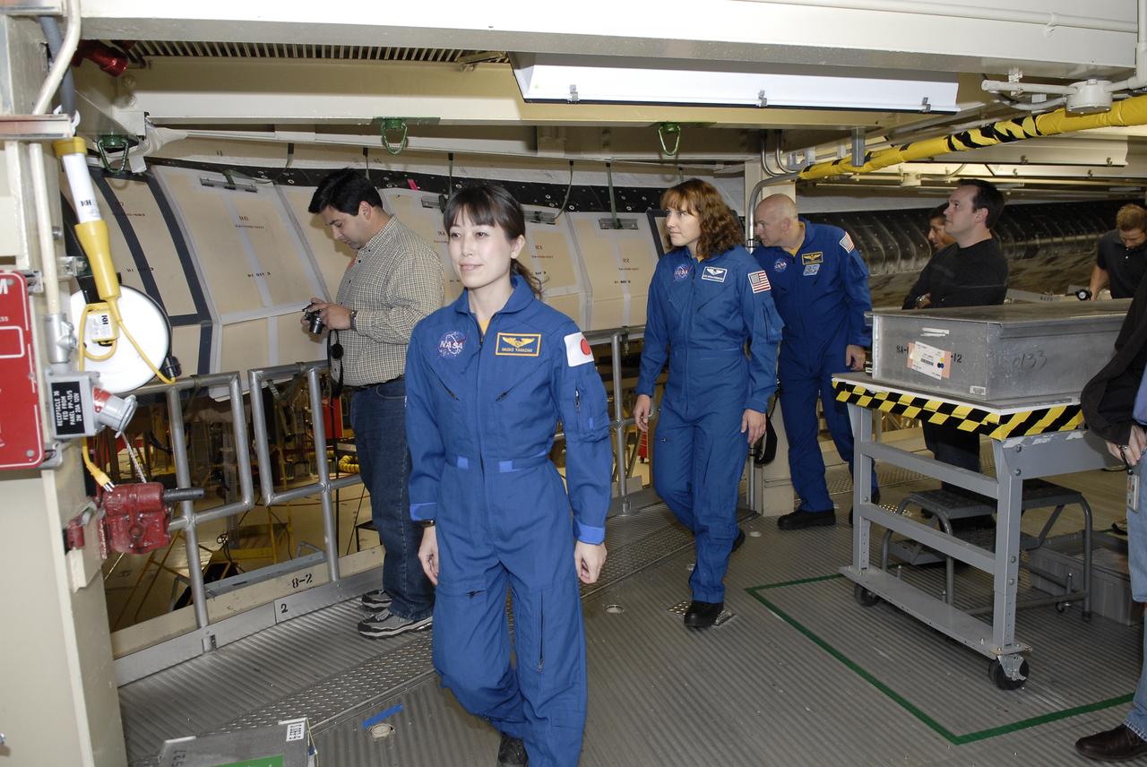 STS-131 CREW CEIT - DISCOVERY