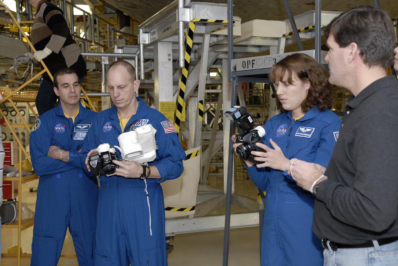 STS-131 CREW CEIT - DISCOVERY