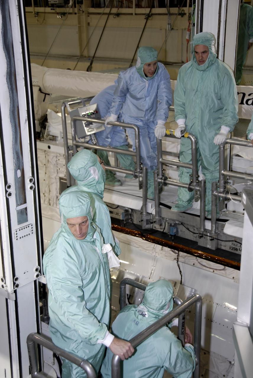 STS-131 CREW CEIT - DISCOVERY