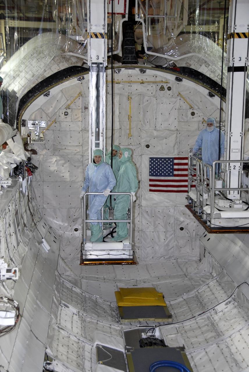 STS-131 CREW CEIT - DISCOVERY