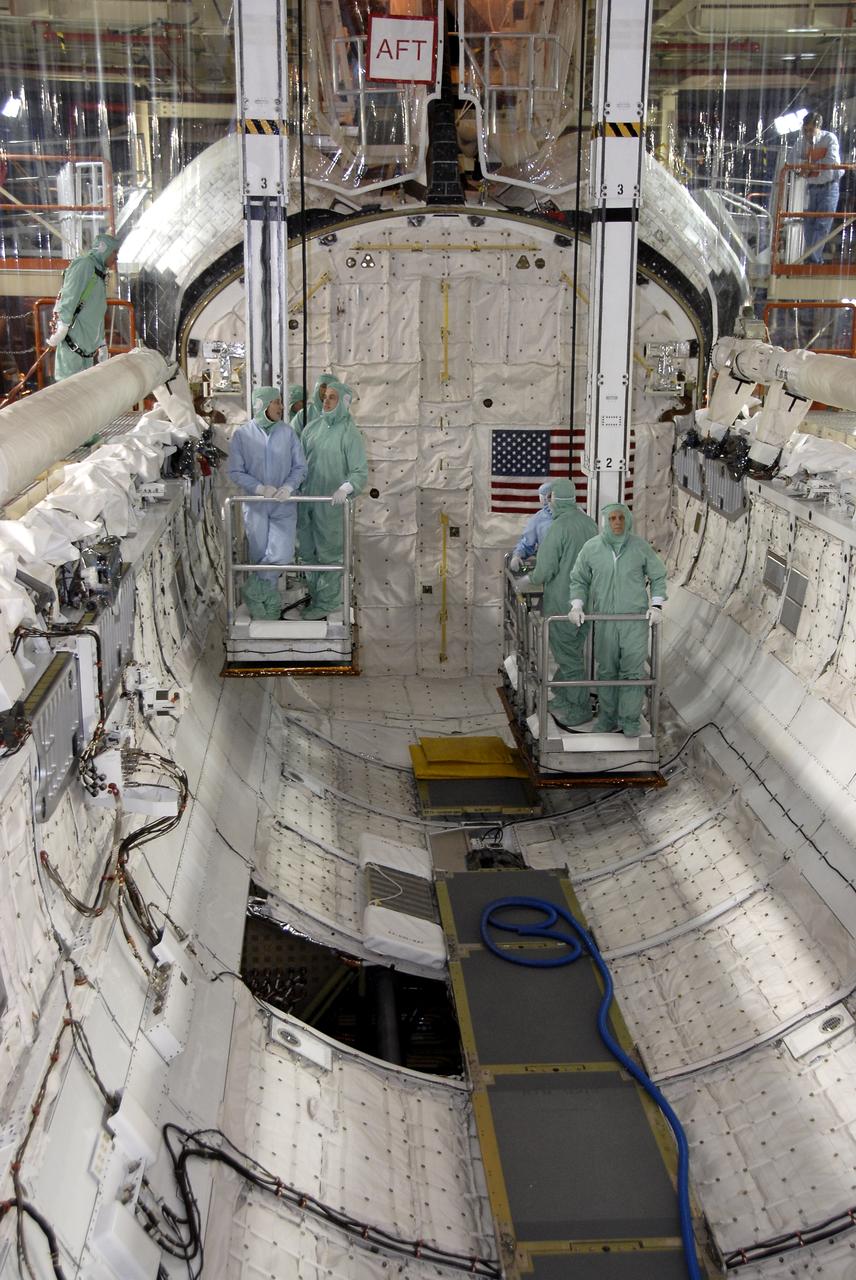 STS-131 CREW CEIT - DISCOVERY