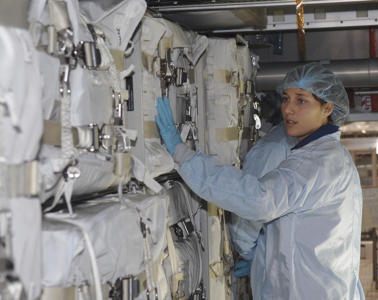 STS-131 CREW CEIT - MPLM INSPECTION